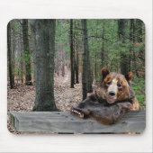 Beer aan een picknicktafel muismat (Voorkant)