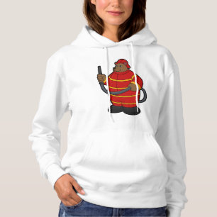 Beer als brandweerman met slang hoodie