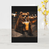 Beer drinkende ijsgekoelde koffie Funny dier meme Kaart (Gele Bloem)