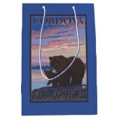 Beer en Cub - Cordova, Alaska Medium Cadeauzakje (Voorkant)