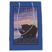 Beer en Cub - Katmai, Alaska Medium Cadeauzakje (Voorkant)
