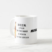 Beer Funny Gezegde Beer in hand Worth 2 in koeler Koffiemok (Voorkant links)