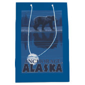 Beer in Moonlight - Anchorage, Alaska Medium Cadeauzakje (Voorkant)