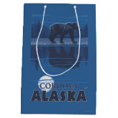 Beer in Moonlight - Cordova, Alaska Medium Cadeauzakje (Achterkant)