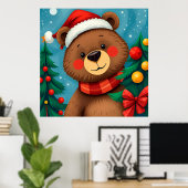 Beer in Santa Hat tussen de kerstbomen Poster (Thuiskantoor)