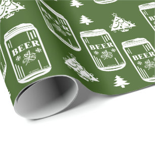 Beer kan kerstboom op groen cadeaupapier