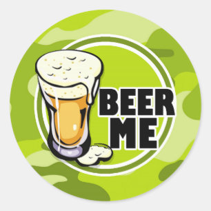Beer Me! felgroene camo, camouflage Ronde Sticker