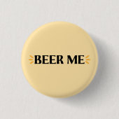 Beer me | Grappige typografie Button (Voorkant)
