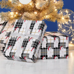 Beer met kerstinslag op tartan cadeaupapier