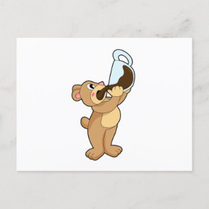 Beer met koffiekop briefkaart