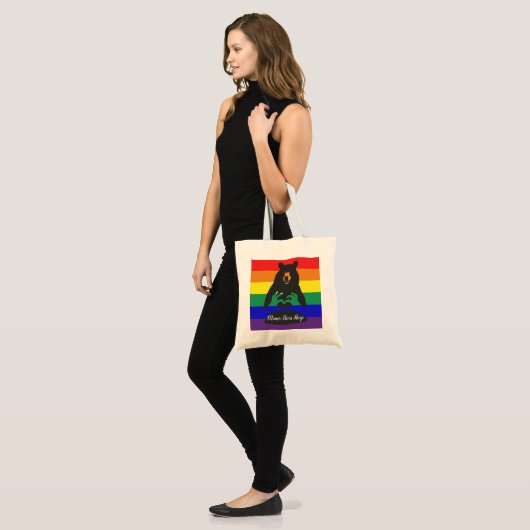 Beer regenbooghutten tote bag (Voorkant (model))