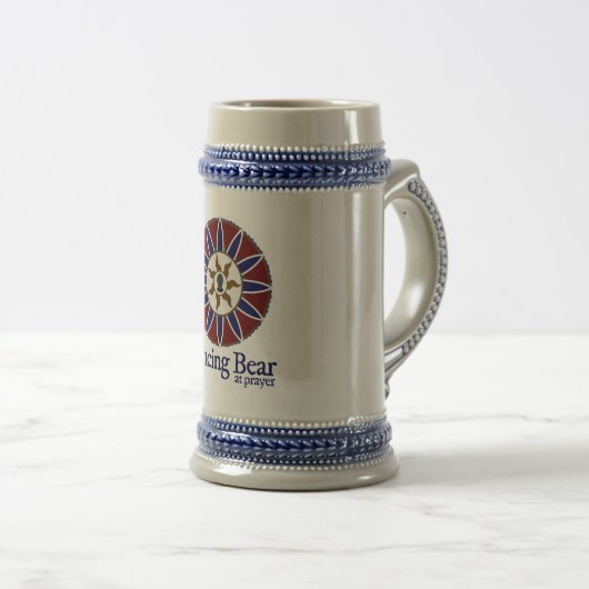 Beer van de omheining bij Prayer Stein Bierpul (Voorkant rechts)