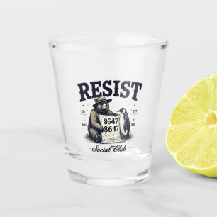 Beer verzet zich tegen Beschermen Nationaal Park A Shot Glas