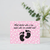 Begonnen met een kus wens roze custom aankondigingskaart (Staand voorkant)