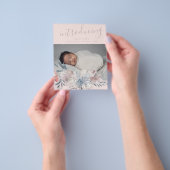 Begroting introduceert bekendmaking babymeisje flyer (Hand)