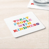 Behandel mensen met kindheid vierkante kartonnen onderzetter (Schuin)