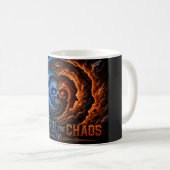 Beheers de Chaos Beheers de Spiraal T-shirt – 3D Koffiemok (Voorkant rechts)