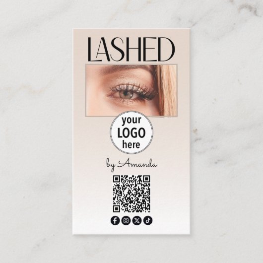 Beige Blush Lashed Logo QR Code Social Visitekaartje (Voorkant)