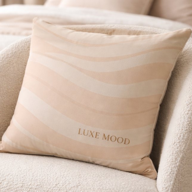 Beige Blush Ripple Throw Pillow Kussen (A diagonal blush ripple across warm beige brings gentle movement to neutral interiors.)
