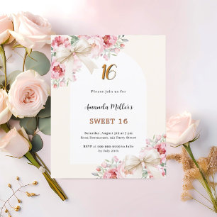 Beige bogen roze bloemen boog Sweet 16 uitnodiging