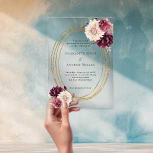 Beige bordeauxrode ivoren bloemen gouden heldere b acryl uitnodigingen