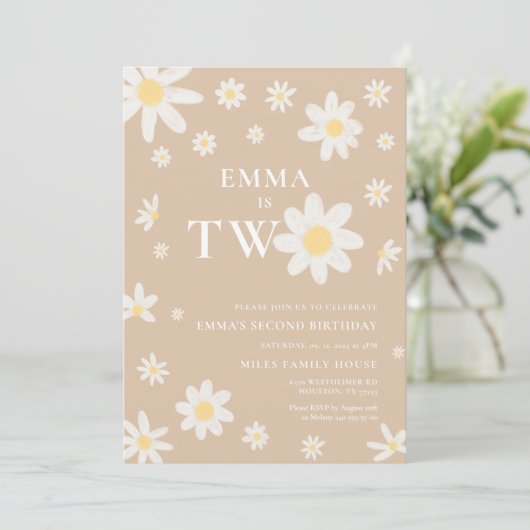 Beige Daisy Tweede 2e Verjaardag uitnodiging Twee (Staand voorkant)