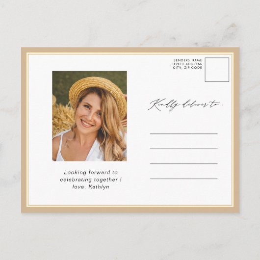 Beige Elegant Script Modern Vrijgezellenfeest Uitnodiging Briefkaart (Achterkant)