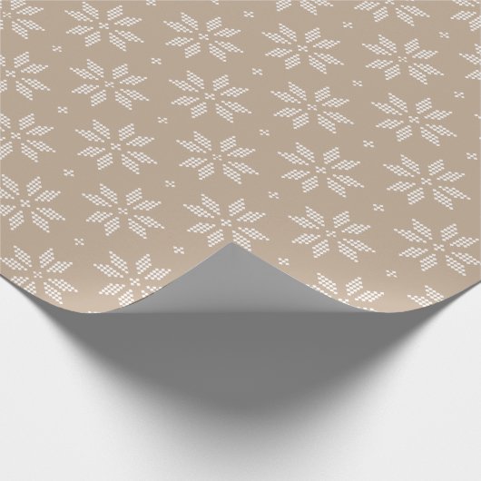 Beige en witte Nordic Snowflake Patroon | Vakantie Cadeaupapier (Hoek)