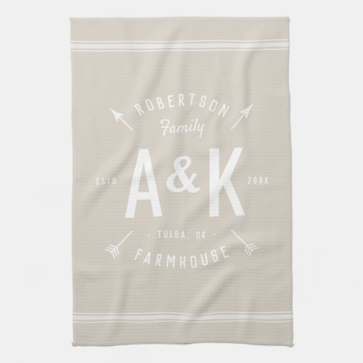 Beige Farmhouse Arrow Monogram | Bewerkbare kleure Theedoek (Verticaal)