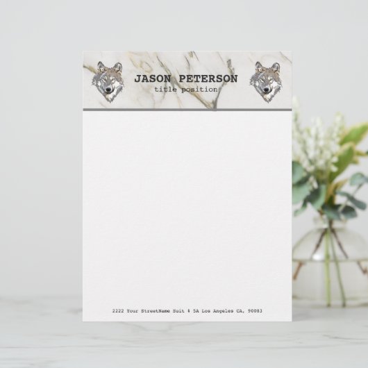 Beige gemarmerd en wolf briefhoofd (Staand voorkant)