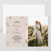Beige Grijs Bruiloft Uitnodigingen met foto (Voorkant / Achterkant)