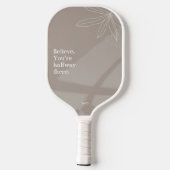 Beige minimalistische bloem met uw offerte pickleball paddle (Achterkant)