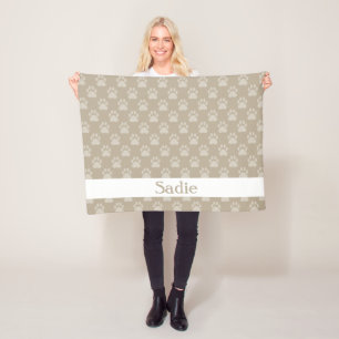 Beige Pootafdrukken Patroon Met Aangepaste Naam Fleece Deken