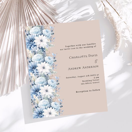 Beige stoffige blauwe bloemen bruiloft uitnodiging