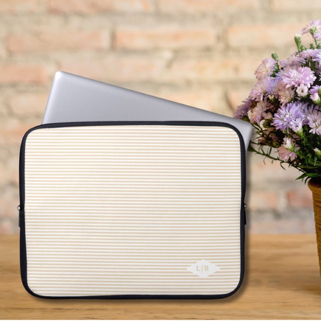 Beige Stripes Initialen Laptop Sleeve (Creator heeft geüpload)