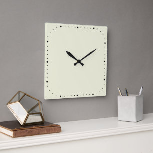 Beige vierkante wandklok met zonder cijfers klok