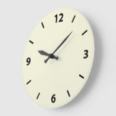 Beige wandklok met zwarte cijfers grote klok (Hoek)
