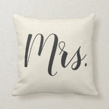 Beige White Mrs. | Mr&Mrs.Wedding Sierkussen