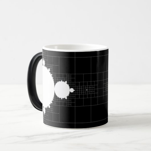 Bekende Mandelbrot plaatste wit op de zwarte Mok v (Voorkant links)