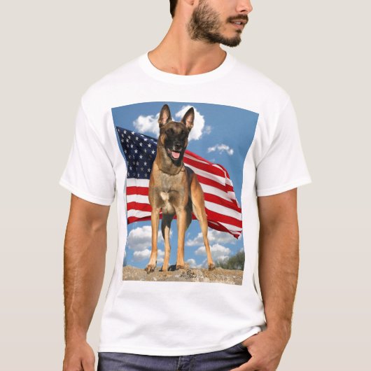 Belge Malinois avec le T-shirt de drapeau (Devant)