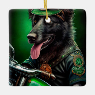 Belgische herder die op St. Patrick's Day fietst Keramisch Ornament