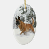 Belgische Malinois in sneeuwversiering Keramisch Ornament (Rechts)