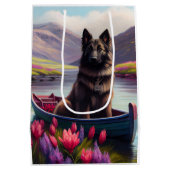 Belgische Shepherd op een peddel: Een Schilderacht Medium Cadeauzakje (Achterkant)