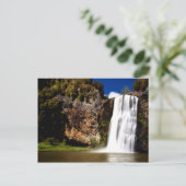 Belle carte postale de cascade (Debout devant)