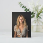 Belle carte postale de femme blonde (Debout devant)