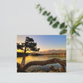 Belle carte postale de lac (Debout devant)