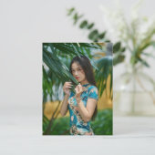 Belle carte postale modèle asiatique (Debout devant)