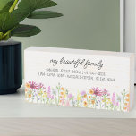 Belle famille fleur sauvage avec des noms<br><div class="desc">Joli panneau en bois fleur sauvage personnalisé avec votre texte personnalisé, comme "ma belle famille" et les prénoms de vos enfants, belle-famille et/ou petits-enfants. L'aménagement comprend des fleurs sauvages délicates d'aquarelle rose orange et jaune. Il est écrit avec un script moderne décontracté et la typographie fantaisiste. N'hésitez pas à modifier...</div>