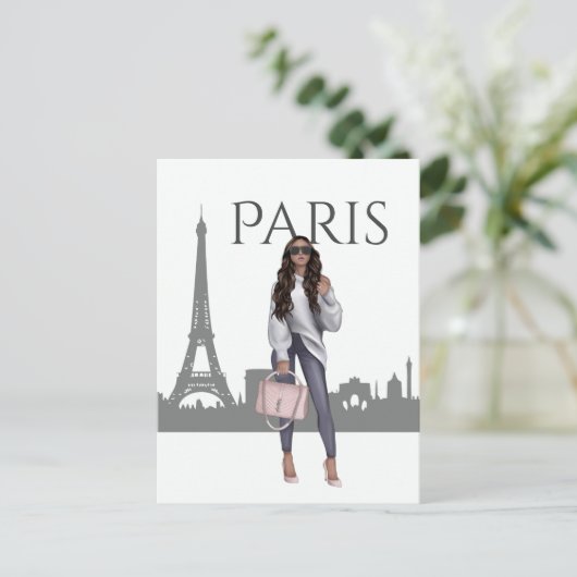 Belle fille à Paris avec carte postale Tour Eiffel (Debout devant)