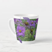 Belle Fleurs De Cosmea Design Latte Mug (Angle gauche)